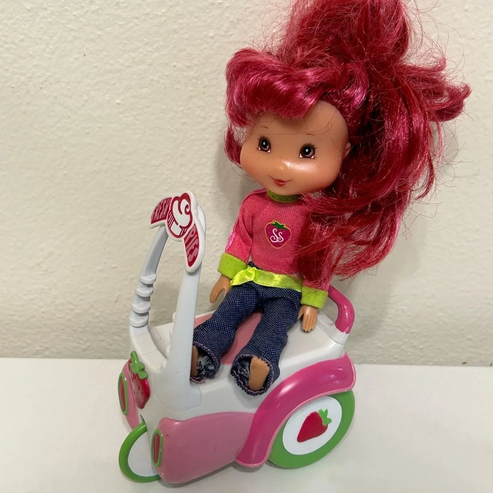 2008‎ Strawberry Shortcake Doll and Scooter by Playmates
